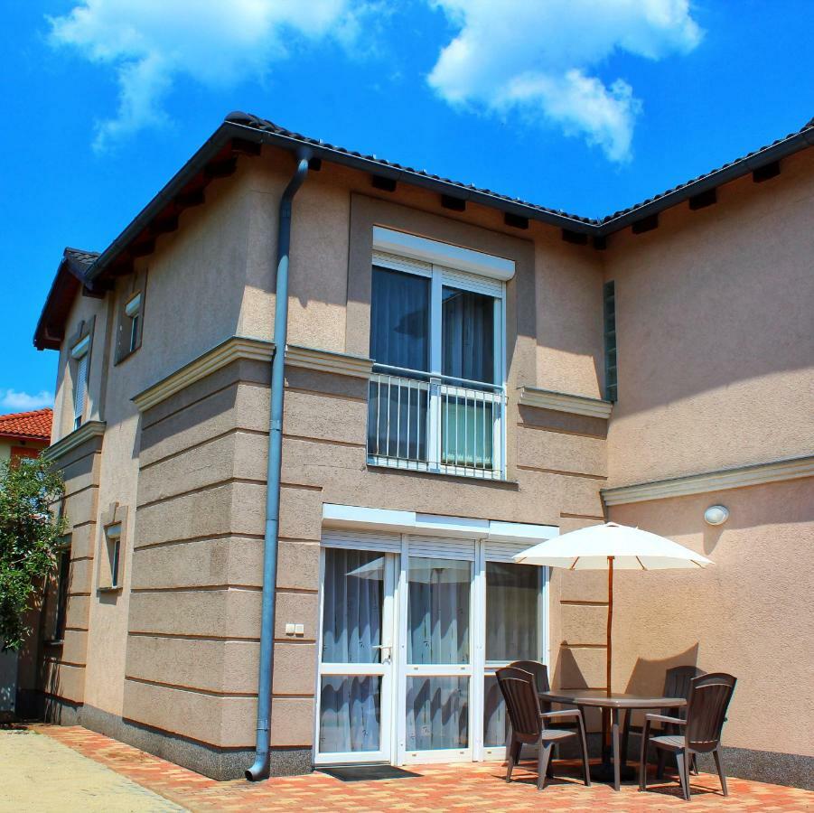 Iris Vendeghaz Apartment Hajdúszoboszló Exterior foto